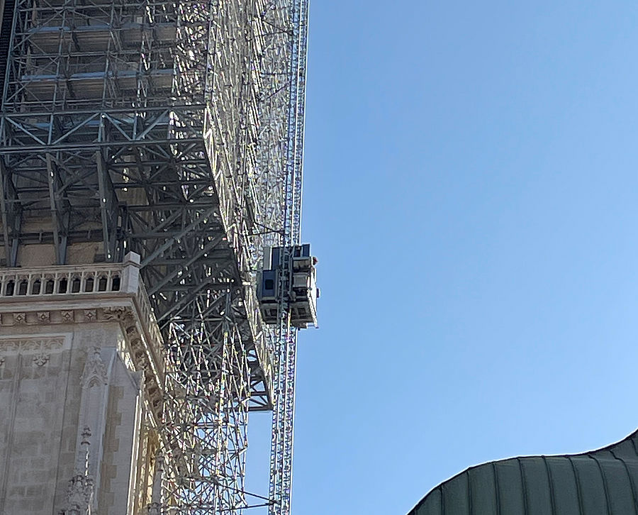 GEDA Transportbühnen an der historischen Kirche in Zagreb 1