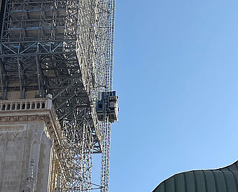 GEDA Transportbühnen an der historischen Kirche in Zagreb