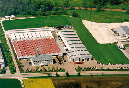 1984 Construction of new administration building and Hall 1