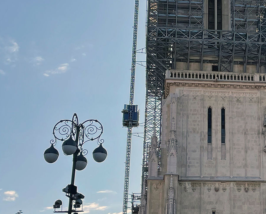 GEDA Transportbühnen an der historischen Kirche in Zagreb 4