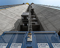 Ein Betonturm wird gebaut.